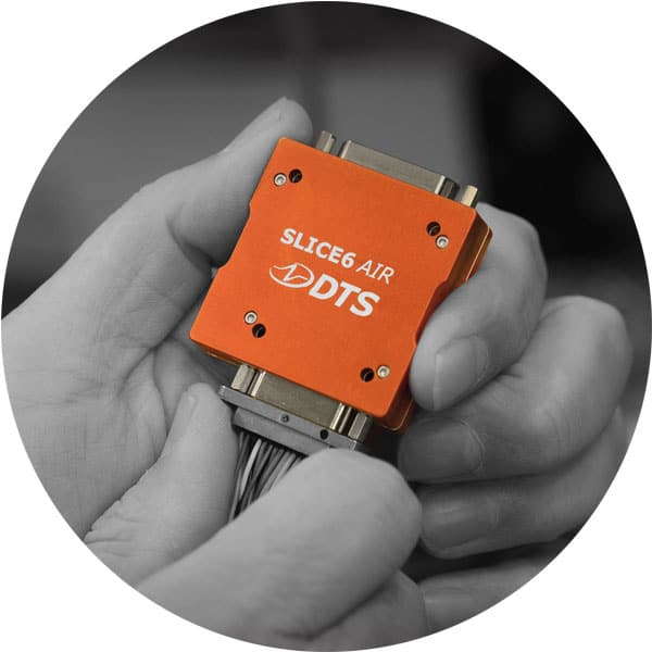 DTS SLICE6 AIR in hand size reference 